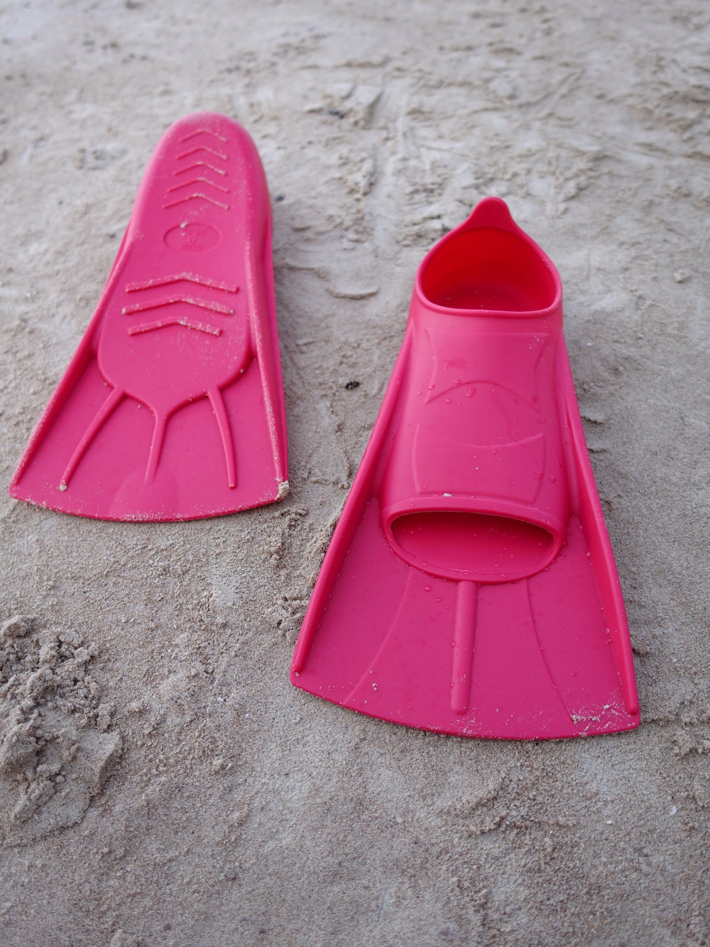 Fins Flipper Fins - for Snorkeling with more control Flipper Fins - for Snorkeling with more control